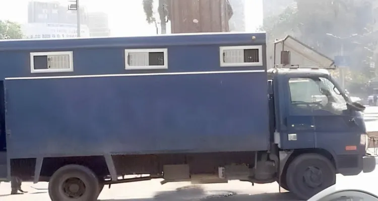 وفاة سجين سياسي داخل سيارة الترحيلات أثناء نقله إلى المحاكمة