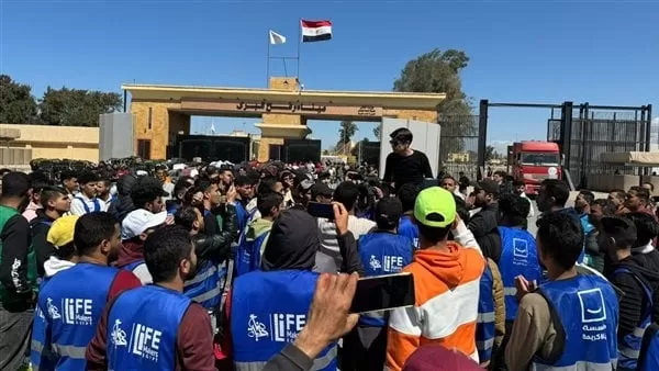 ميدل إيست مونيتور: مصريون ينظمون وقفة تضامنية عند معبر رفح الحدودي