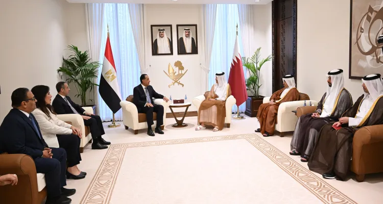 رئيس الوزراء يبحث مع نظيره القطري تعزيز الاستثمارات المشتركة