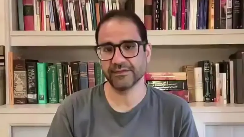 انتقادات موجهة لستارمر بسبب الترحيب بناشط مصري