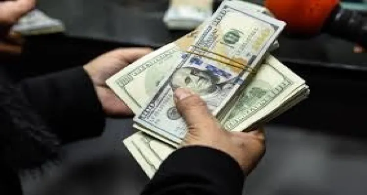 ارتفاع تحويلات المصريين بالخارج إلى 3 مليار دولار في فبراير