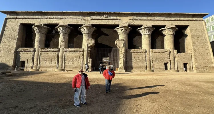 أعمال ترميم تكشف عن فنون ونقوش مذهلة بمعبد مصري عمره 2000 عام