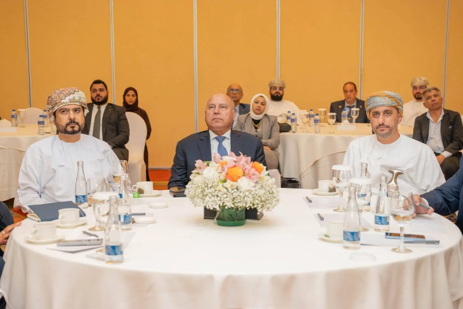 وزير الصناعة والنقل يبحث بمسقط تعزيز التبادل التجاري وتطوير الأساطيل البحرية