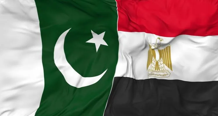باكستان ومصر تتعهدان بتعزيز التعاون الاقتصادي والأمني خلال زيارة قائد الجيش الباكستاني للقاهرة