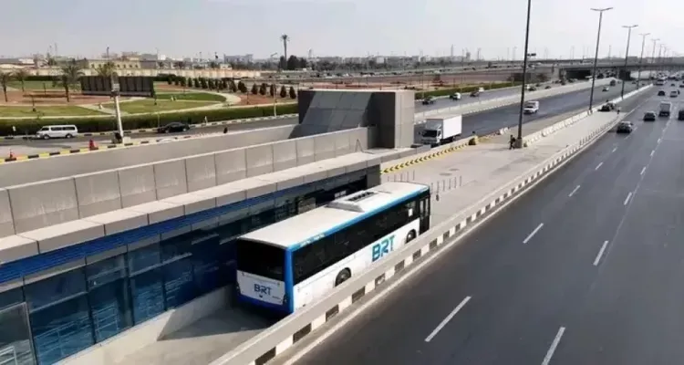 سقوط 3 عمال في حفرة خلال أعمال محطة الأتوبيس الترددي بالبساتين