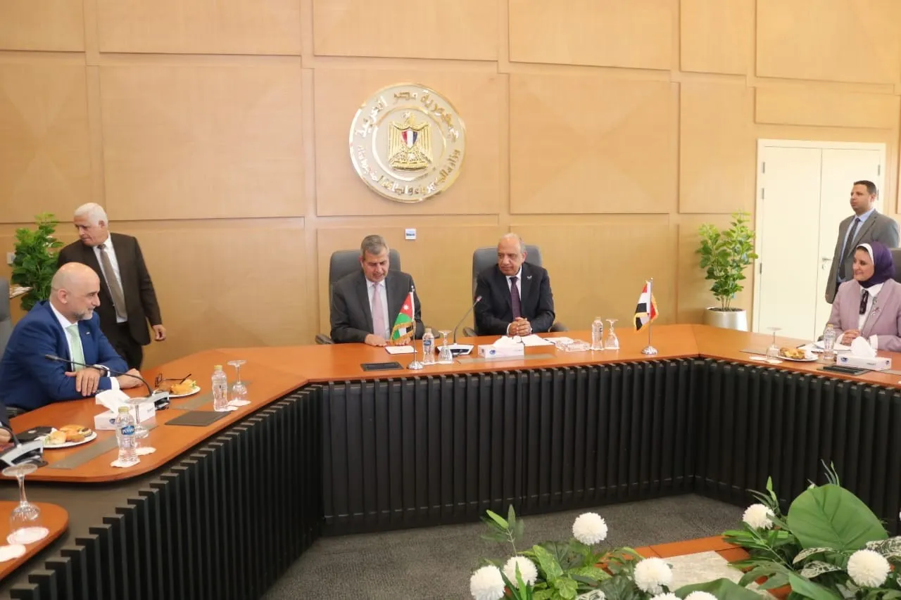 مصر والأردن يوقعان عقد تبادل الطاقة لعام 2026 لتعزيز الربط الكهربائي الإقليمي