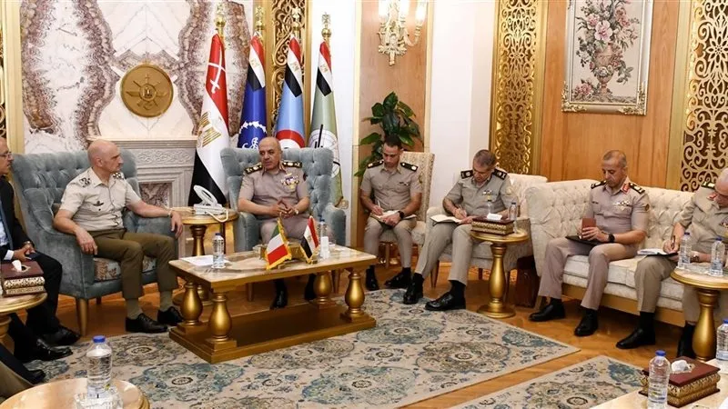 رئيس أركان حرب القوات المسلحة المصرية يلتقي رئيس هيئة الأركان المشتركة الإيطالية
