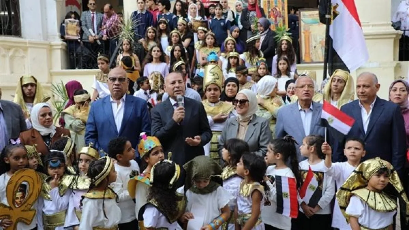 القاهرة والقليوبية تستخدمان الإذاعة المدرسية للتعريف بالمتحف الكبير