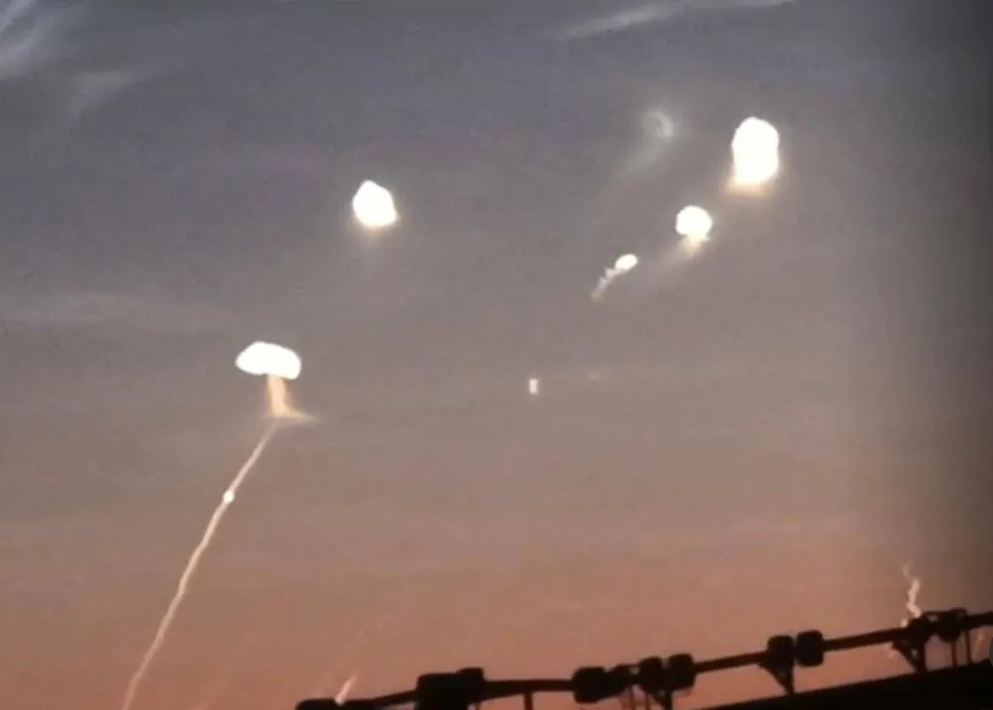 أجسام مضيئة في سماء مصر تُثير تساؤلات