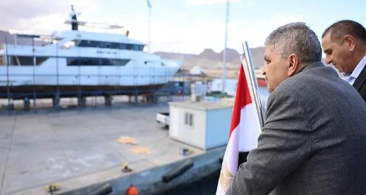 رئيس هيئة قناة السويس: تسليم القاطرتين 