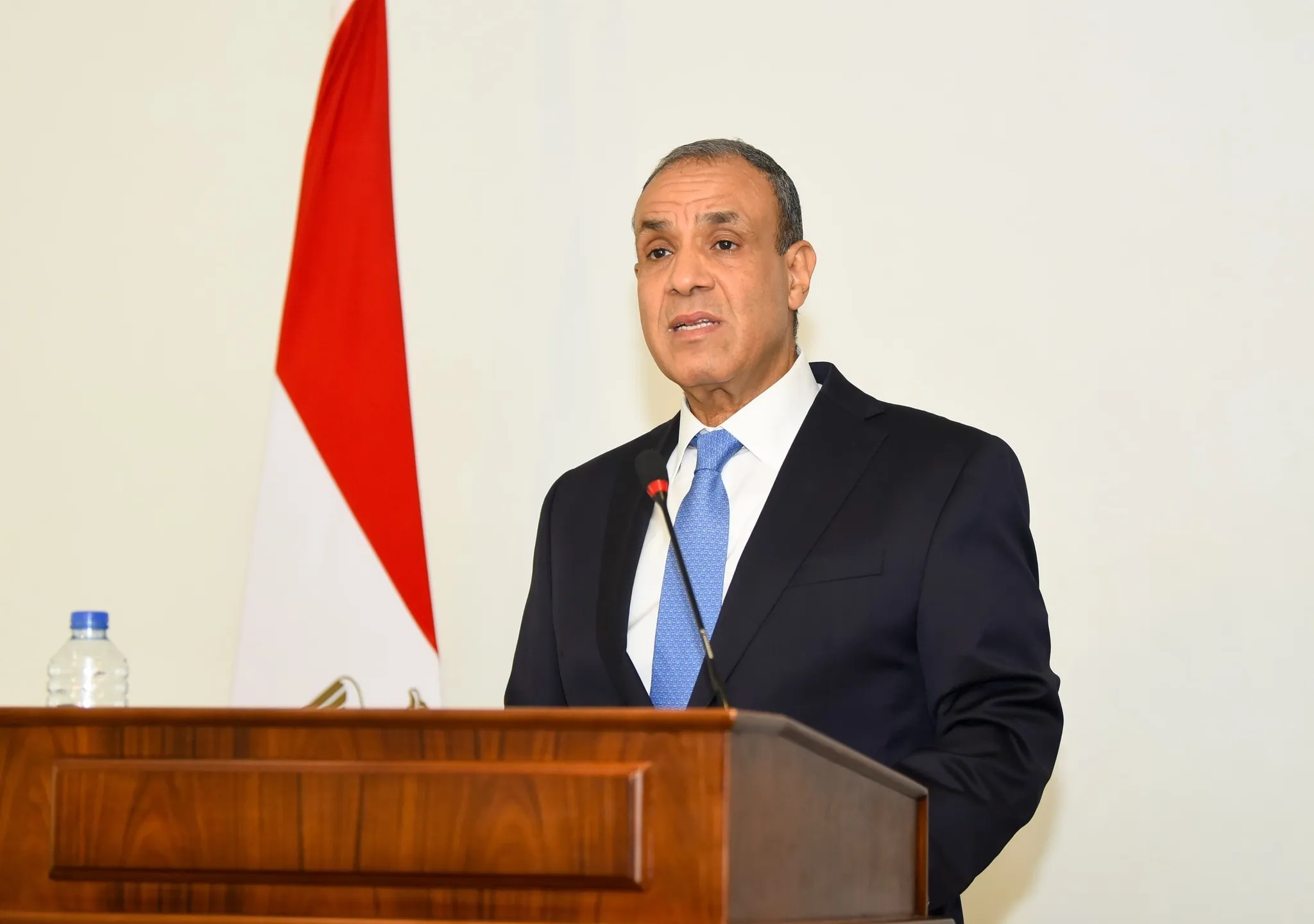 وزير الخارجية المصري يبحث تطورات غزة مع سيناتور أمريكي بارز