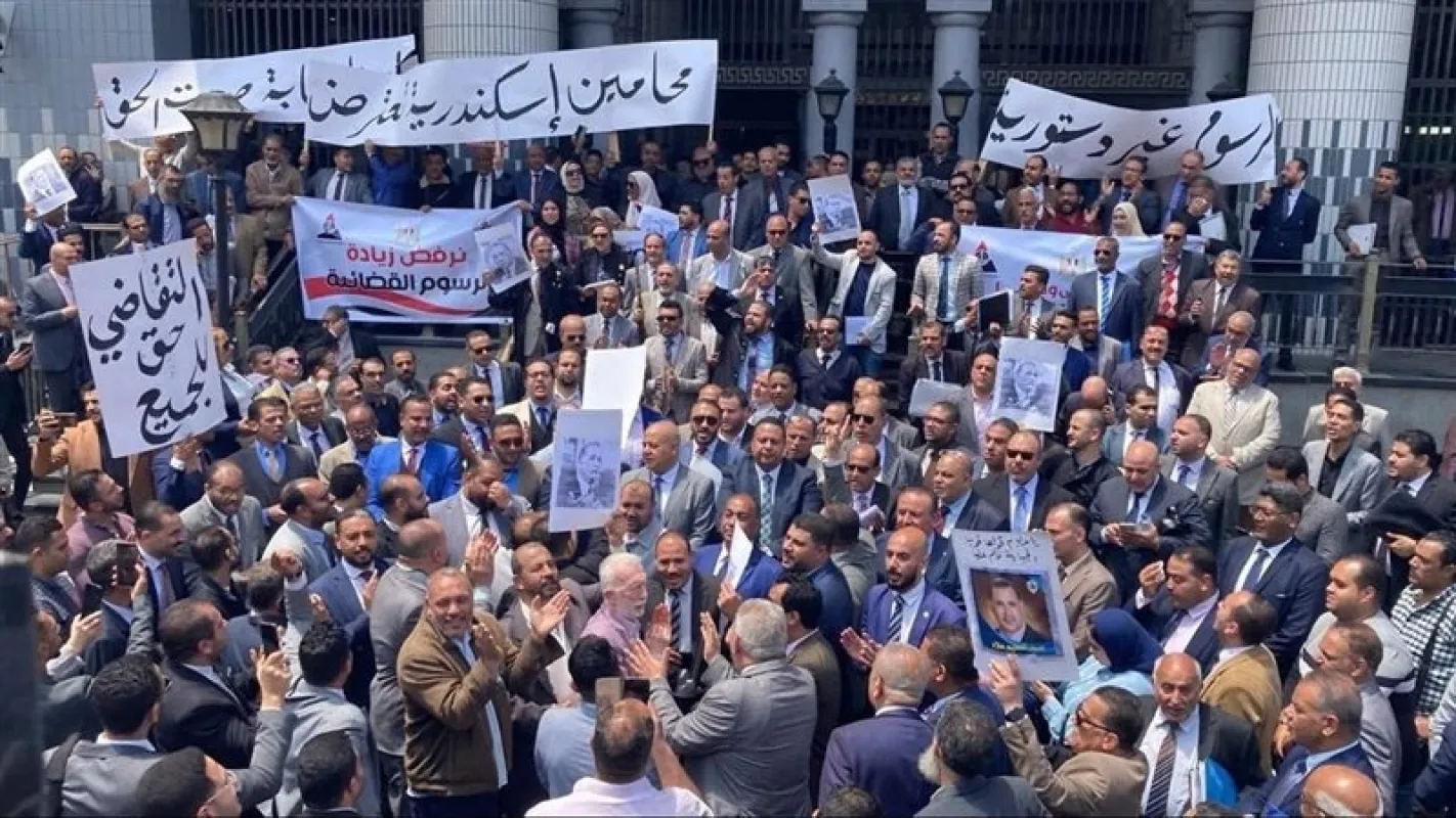 المحامون مستمرون في الاحتجاج رفضًا للزيادات في الرسوم القضائية