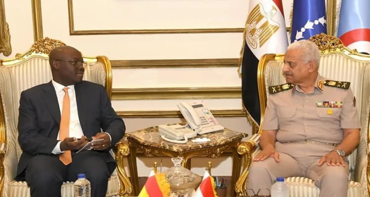 وزير الدفاع يلتقى وزير المالية والتخطيط والقائم بأعمال وزير الدفاع لجمهورية غانا