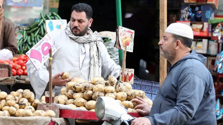 ذا ناشيونال: الاقتصاد المصري سيحصل على دفعة من حزمة مساعدات البنك الدولي وسط رفع تصنيف ستاندرد آند بورز