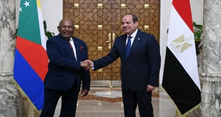 السيسي يستقبل رئيس جمهورية القمر المتحدة