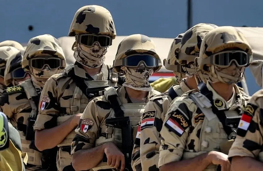 قائد الجيش الثاني يستعرض مهام تأمين الحدود ومكافحة الإرهاب والتهريب