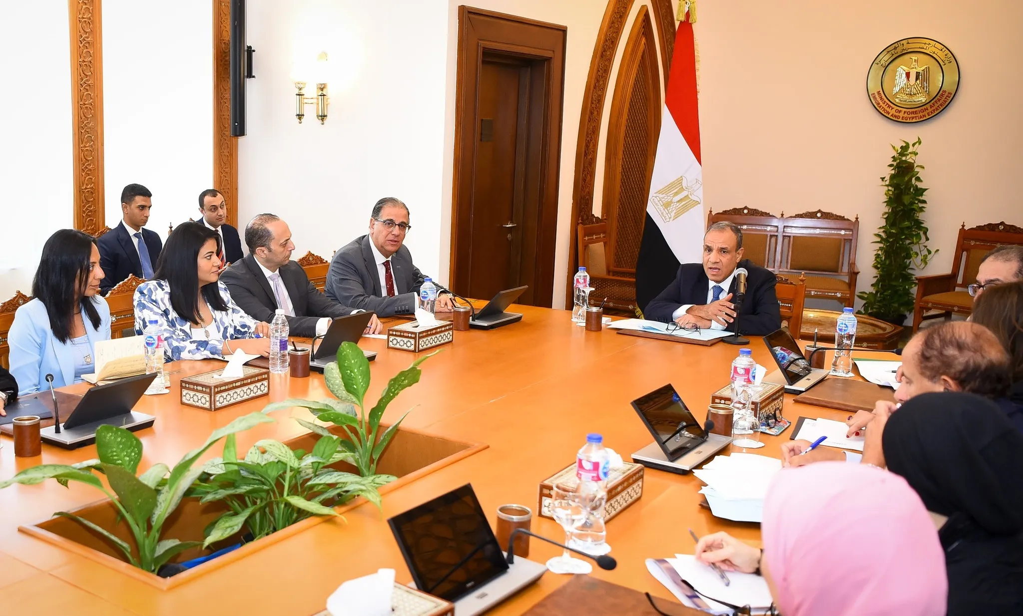 وزير الخارجية  يتابع جهود الوزارة فى رعاية المواطنين المصريين بالخارج
