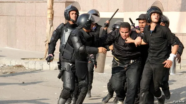 ضابط شرطة يُطلق النار على مجموعة شباب في العاشر من رمضان بمحافظة الشرقية