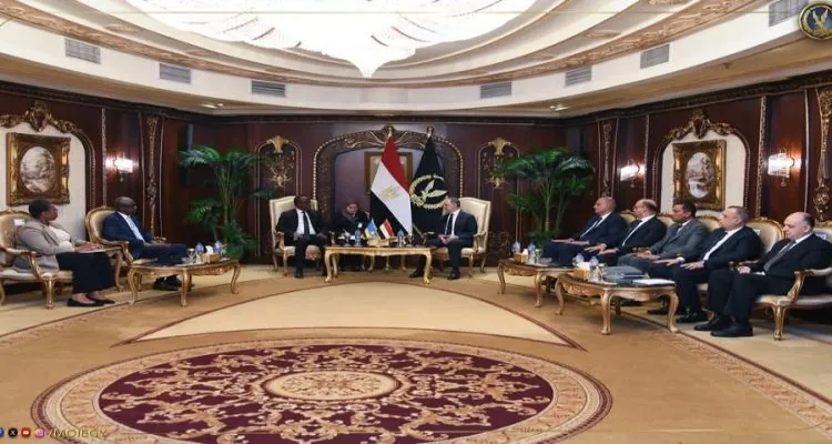 لقاء وزير الداخلية مع نظيره الرواندي