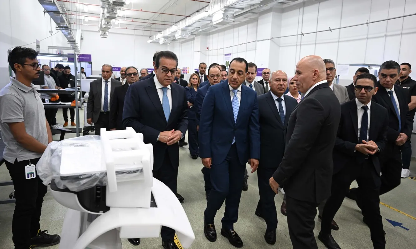رئيس الوزراء يبدأ جولة تفقدية لمتابعة استعدادات البنية التحتية لاستيراد الغاز الطبيعي بمنطقة السخنة