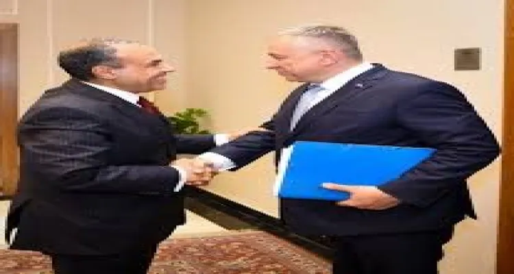 وزير الخارجية يستقبل المفوض الأوروبي للشراكات الدولية