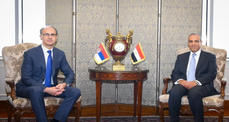 وزير الخارجية يستقبل رئيس الوزراء الصربي