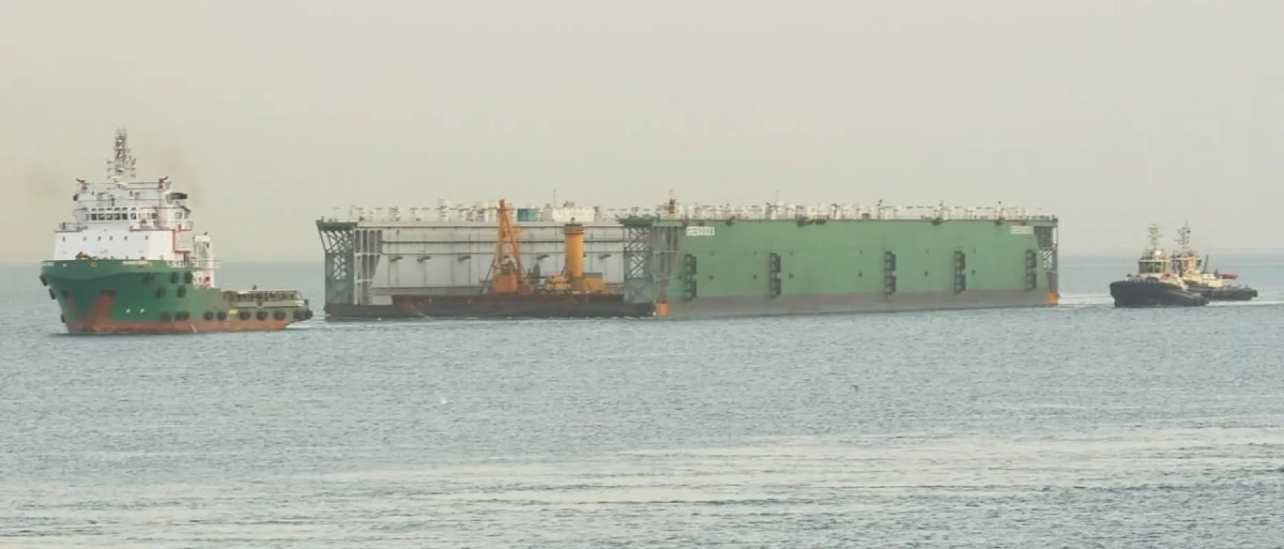 نجاح عملية عبور«الحوض العائم» مقطورا ضمن قافلة الجنوب