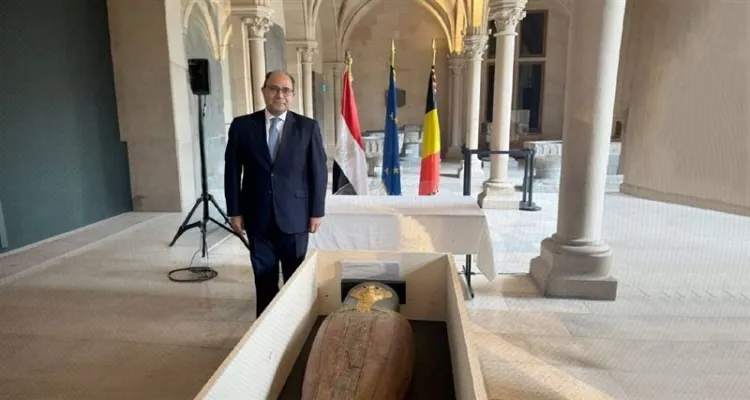 بروكسل تعيد تابوتًا عمره 3,000 عام إلى مصر
