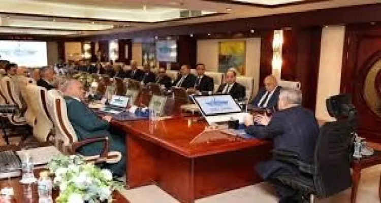 قناة السويس تجتمع بـ 25 جهة من الخطوط والتوكيلات الملاحية لدعوتها لاستئناف حركتها بالمجرى