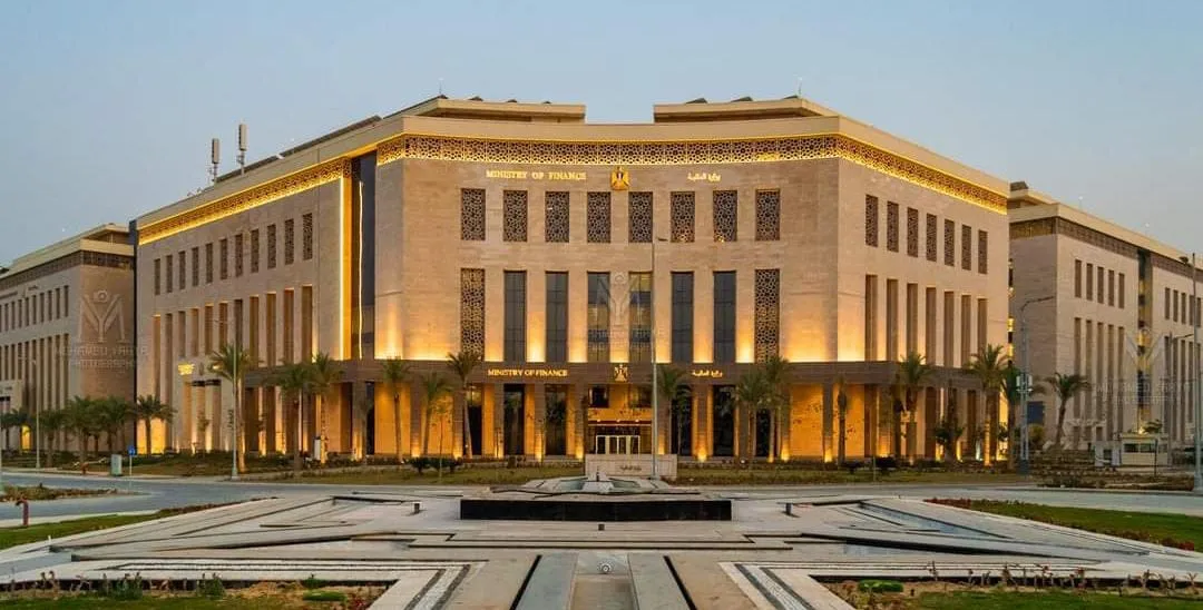 فوائد الديون ترفع عجز ميزانية مصر إلى 6.5% في أول 10 أشهر من العام المالي وحصيلة الضرائب ترتفع إلى 1.7 تريليون جنيه
