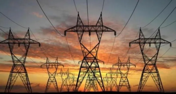 مصر تخصص 468 مليون متر مكعب من الوقود المكافئ لمحطات الكهرباء وتسعى لرفع وارداتها من الغاز المسال 3 أضعاف لتفادي قطع الكهرباء في الصيف