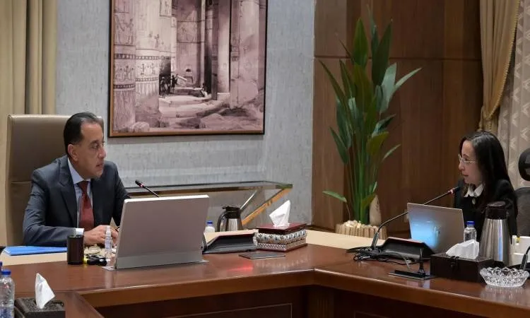 مدبولي يتابع مع محافظ البحيرة ملفات العمل والموقف التنفيذي لعدد من المشروعات