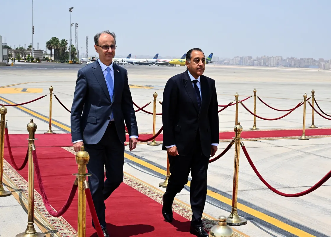 رئيس الوزراء يستقبل نظيره الصربي في القاهرة