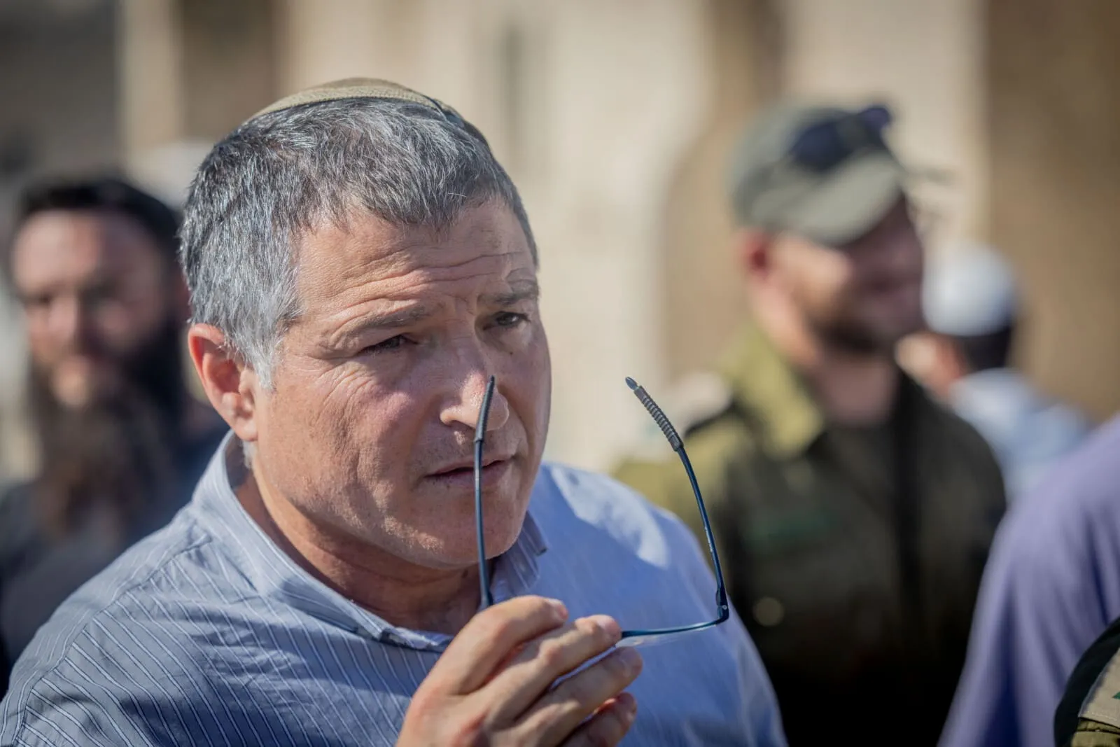 رئيس الشاباك يحذر من تهديد تهريب الأسلحة بالطائرات المسيّرة من مصر والأردن