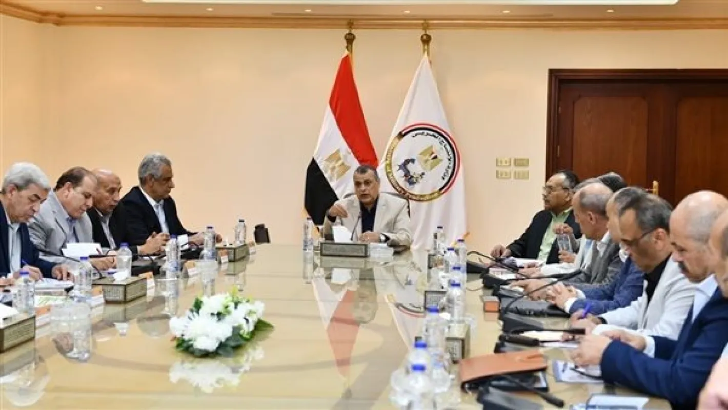 وزير الإنتاج الحربي يتابع المشروعات لتعميق التصنيع المحلي