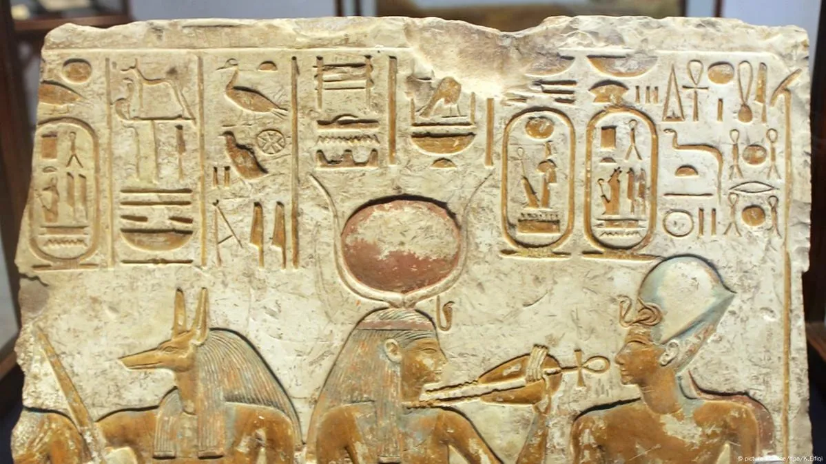 نقش صخري نادر يكشف أسرار ملوك مصر القدماء