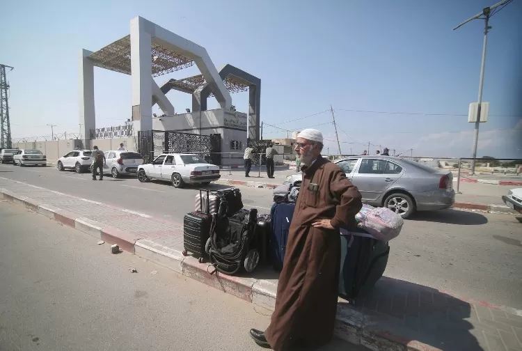 مصر ترفض السماح لأجانب في غزة بالمرور من معبر رفح دون إدخال المساعدات