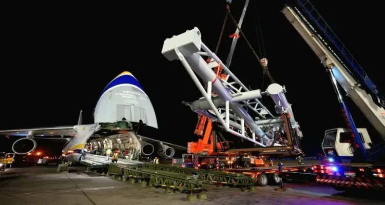 وصول أكبر ذراع تحميل بحري استعدادًا لتشغيل وحدة التغييز الرابعة