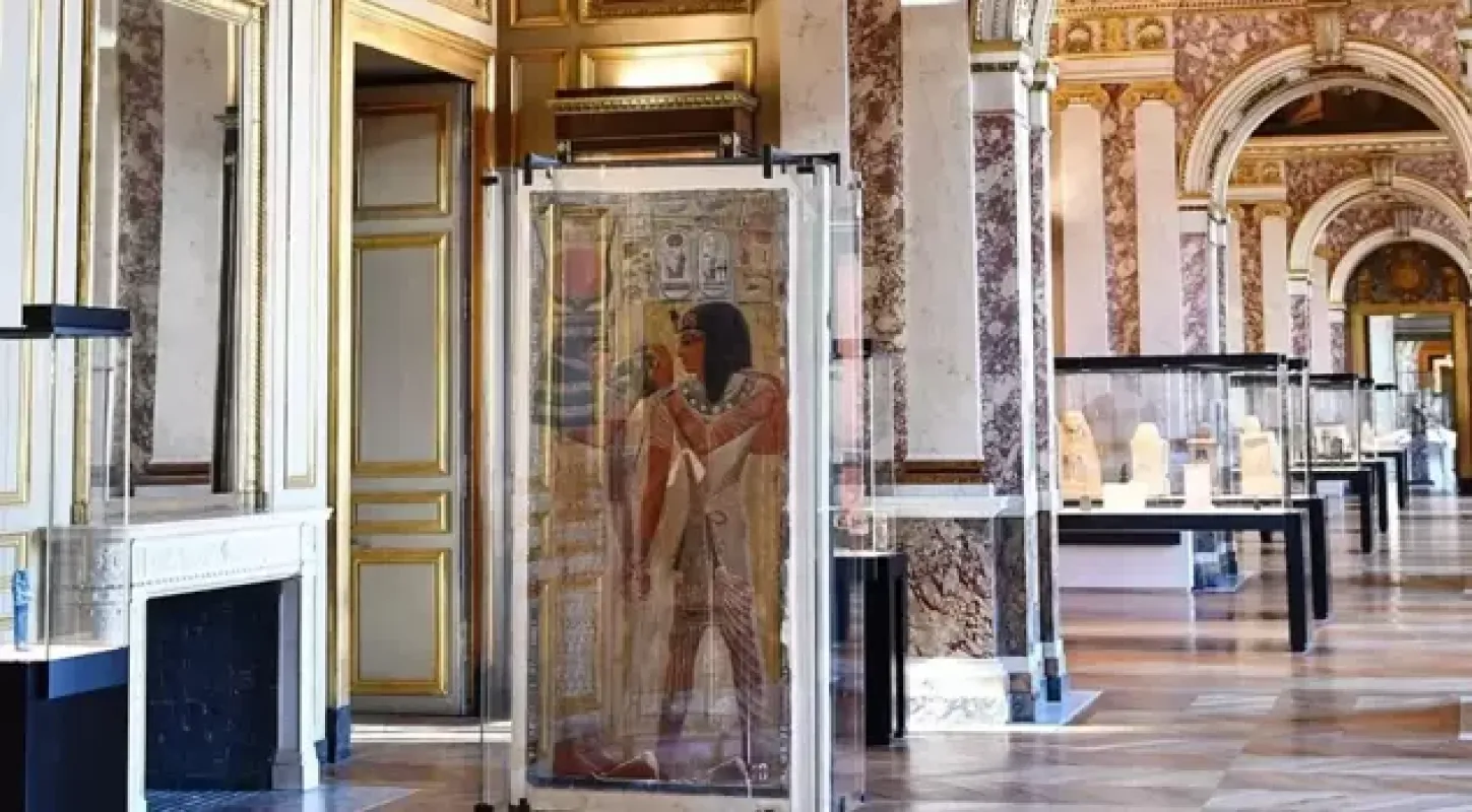 تسرّب مياه في متحف اللوفر يتسبب في تلف مئات الكتب الخاصة بالآثار المصرية