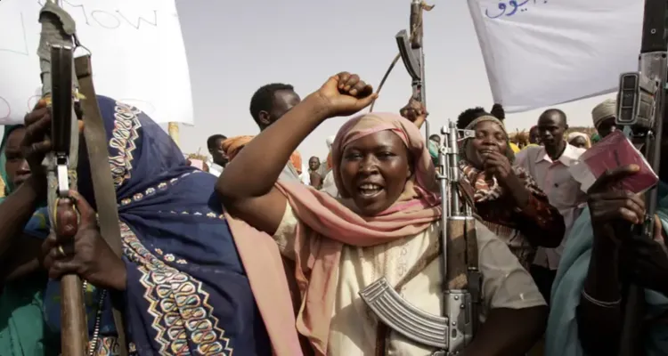 بعد تزايد حالات الاغتصاب.. الجيش السوداني يدرب النساء على استخدام الأسلحة