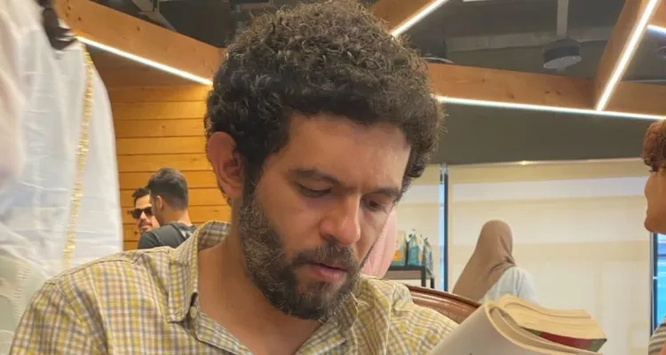 خبراء أمميون يدينون احتجاز رسام الكاريكاتير أشرف عمر بموجب قوانين الإرهاب
