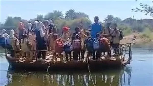 أهالي نجع الطينة يستغيثون من معدية الموت التي تقل أبناءهم إلى المدارس