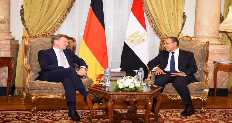 وزير الخارجية يُجري عددًا من الاتصالات ويلتقي نظيره الألماني